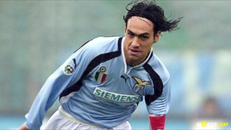  Alessandro Nesta là cầu thủ có khả năng phòng ngự xuất sắc nhất Lazio