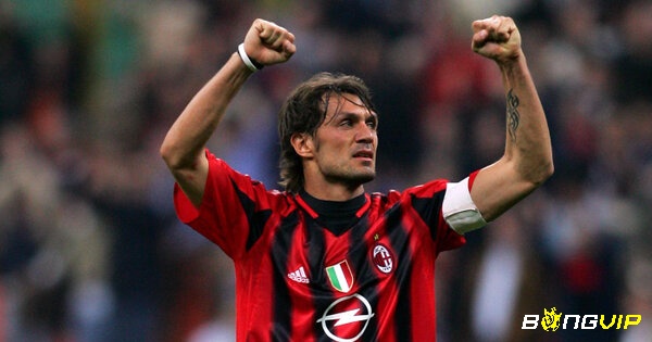 Maldini gắn bó cả sự nghiệp của mình tại AC Milan