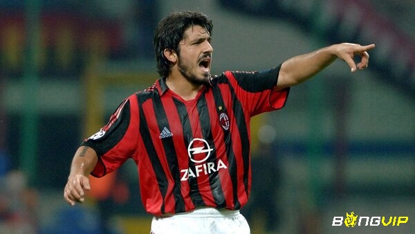 Gattuso nổi bật với lối chơi máu lửa trên sân