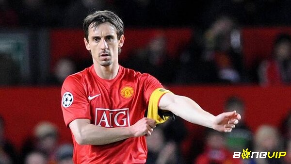 Gary Neville dành trọn sự nghiệp cầu thủ trong màu áo MU