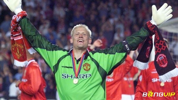 Peter Schmeichel từng cùng Quỷ Đỏ làm nên cú ăn ba lịch sử