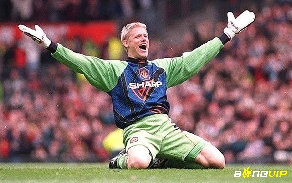 Peter Schmeichel là thủ môn có khả năng chỉ huy hàng thủ xuất sắc nhất Manchester United