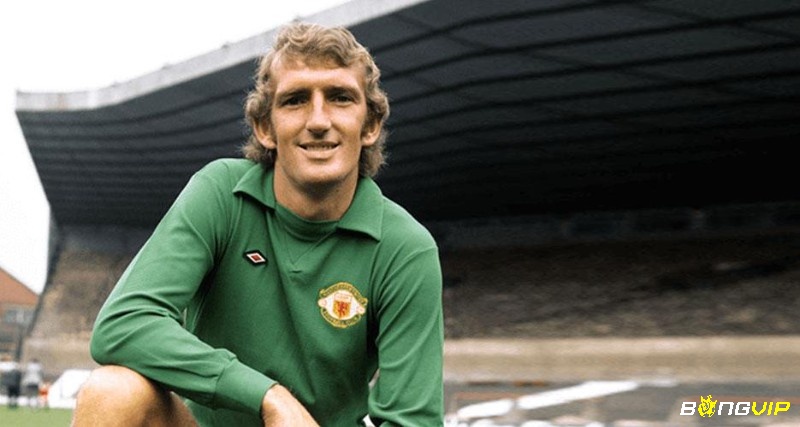 Alex Stepney là thủ môn hay nhất Manchester United