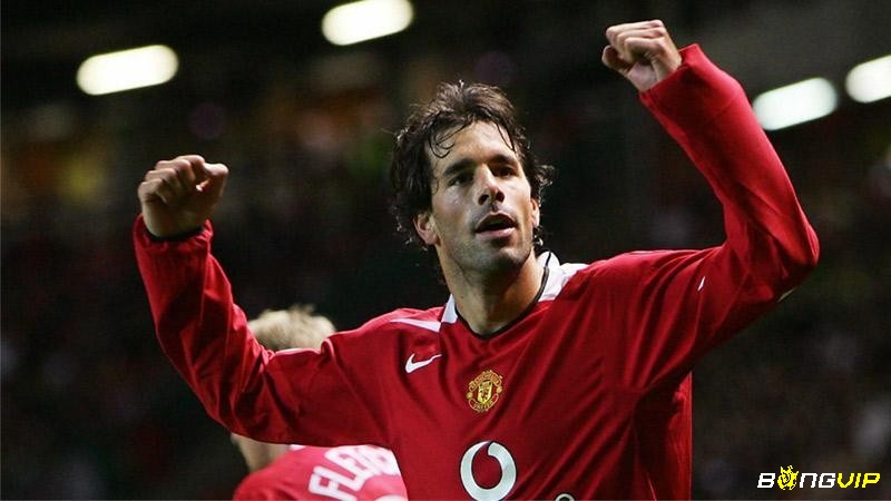 Van Nistelrooy đã có tổng 5 năm khoác áo CLB MU và được luôn trong top tiền đạo hay nhất Manchester United