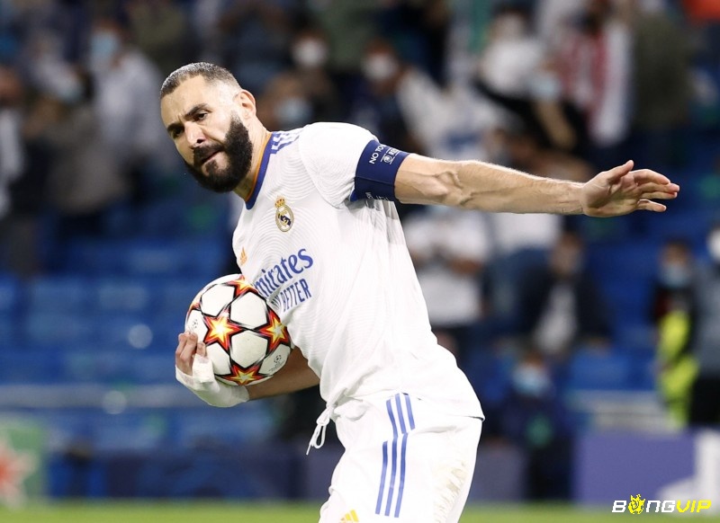 Benzema sở hữu được 1 Quả bóng vàng vào mùa 2021-2002