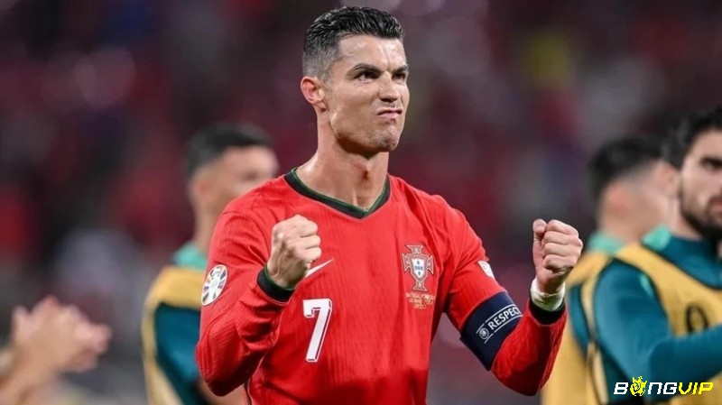 Vị trí ngôi vương cầu thủ ghi bàn nhiều nhất thế giới là cái tên vô cùng quen thuộc Cristiano Ronaldo