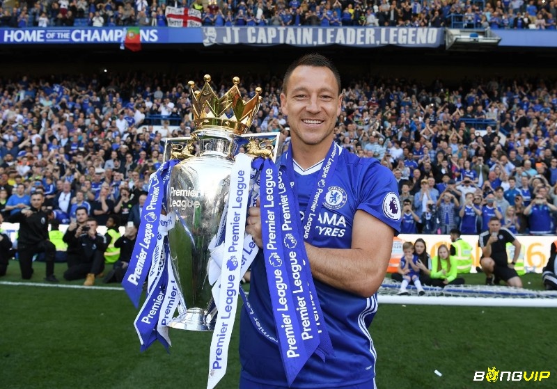 Với khả năng lãnh đạo tuyệt vời và tinh thần chiến đấu không mệt mỏi John Terry nằm trong top hậu vệ hay nhất Ngoại hạng Anh