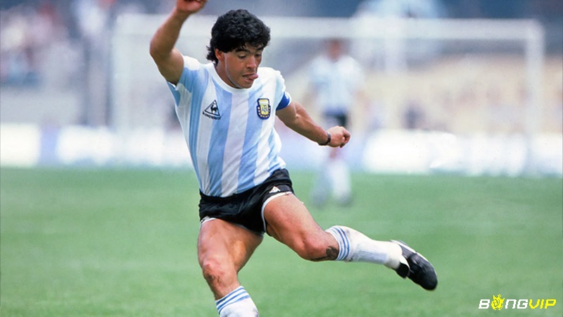 Cầu thủ Maradona đã có những pha bóng ấn tượng trên sân