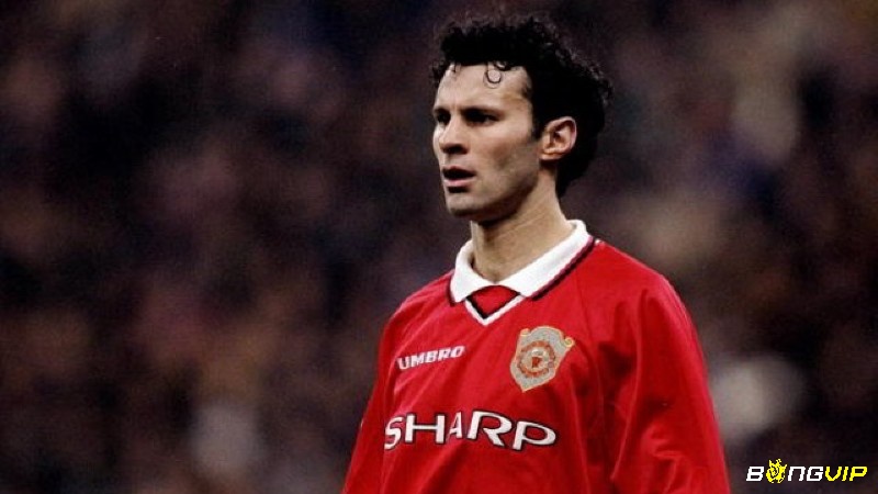 Ryan Giggs người từng là nòng cốt trong CLB Manchester United, cầu thủ xuất sắc nhất Manchester United