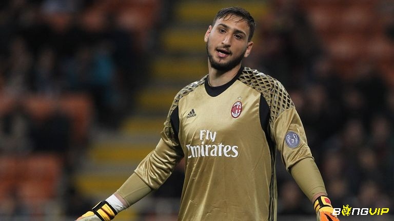 Gianluigi Donnarumma là thủ môn AC Milan trẻ tuổi đầy tiềm năng