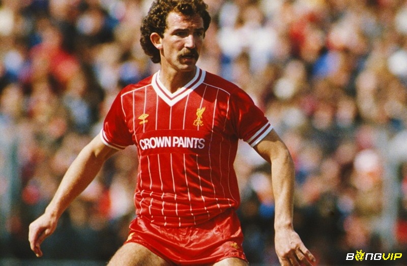 Graeme Souness là tiền vệ mạnh với khả năng tấn công và phòng ngự xuất sắc nhất Liverpool