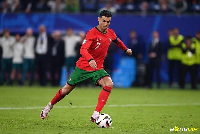 Cristiano Ronaldo từng tung ra cú sút khiến đối phương không kịp trở tay