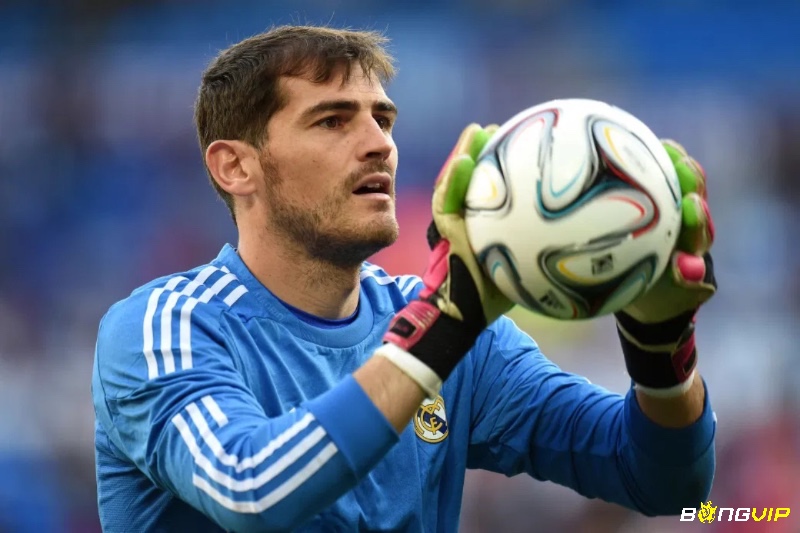 Iker Casillas đã có hơn 700 trận thủ thành và đồng hành cùng CLB giành 3 Cúp C1 - Cầu thủ vĩ đại nhất real madrid