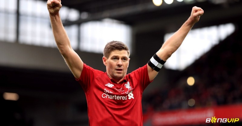  Steven Gerrard là tiền vệ khả năng lãnh đạo tinh thần chiến đấu không biết mệt mỏi 