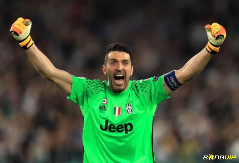 Tiểu sử Gianluigi Buffon gắn liền với các CLB hàng đầu như Parma, Juventus, Paris Saint-Germain