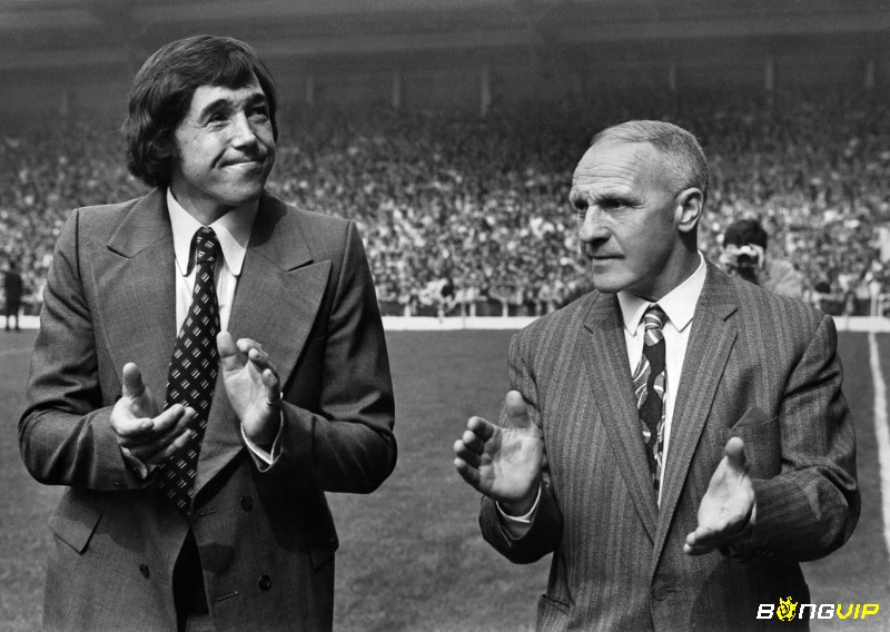 Bill Shankly người giúp viết nên Tiểu sử Gordon Banks đến với con đường bóng đá chuyên nghiệp 