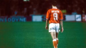 Tiểu sử Marco Van Basten - Sự nghiệp cầu thủ kết thúc ở tuổi 30