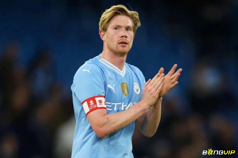 Kevin De Bruyne cùng đồng đội 3 lần vô địch PL, FA cup và League Cup,…