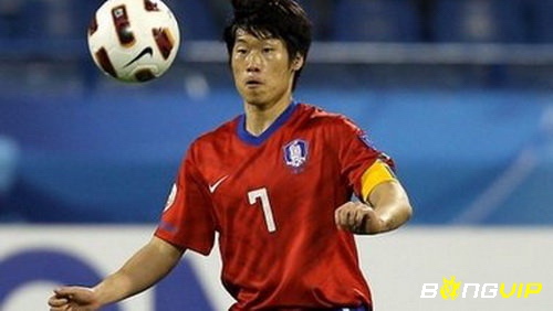 Park Ji-sung có lối chơi linh hoạt và khả năng phòng ngự cực mạnh mẽ