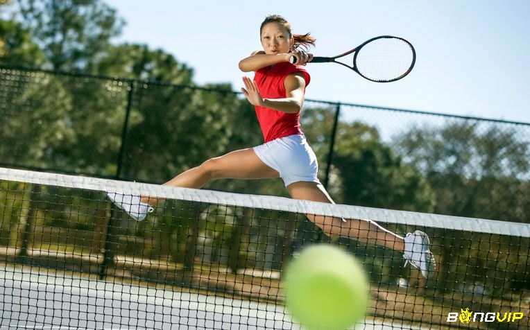  Quyền giao bóng và sân trong luật tennis đánh đơn được quyết định bằng cách tung đồng xu ở đầu trận