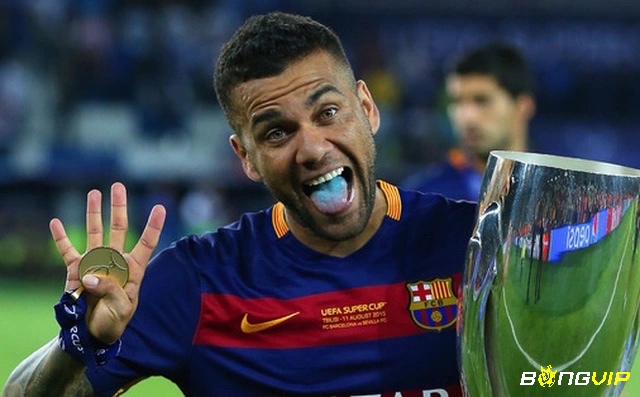 Dani Alves được biết đến là cầu thủ cực kỳ tài năng và chuyên nghiệp bậc nhất hiện nay