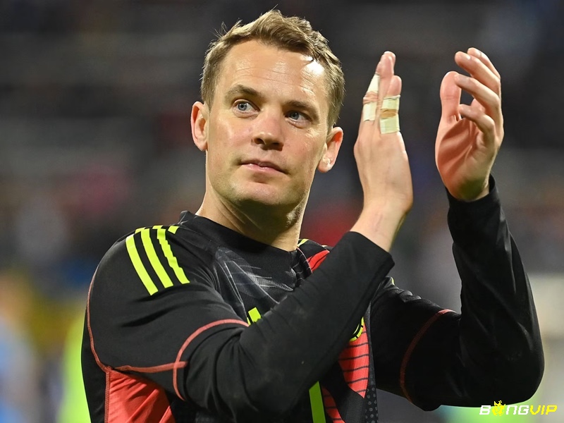 Manuel Neuer có vẻ ngoài điển trai và tạo ấn tượng mạnh mẽ với người hâm mộ