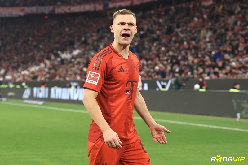 Joshua Kimmich có gương mặt góc cạnh và cực kỳ sắc sảo