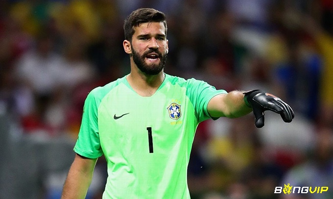 Alisson Becker là thủ môn tài năng với ngoại hình cuốn hút và đầy hấp dẫn